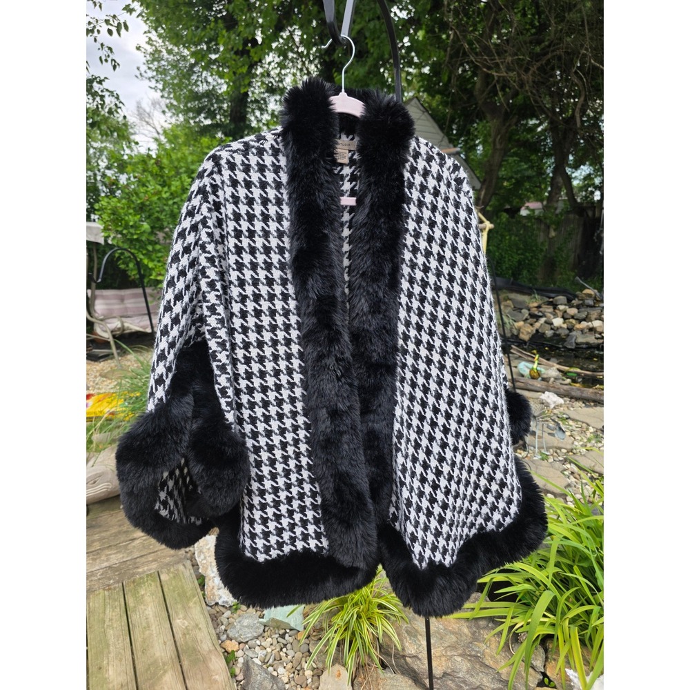 Max Studio Houndstooth Cape Wrap Black White Faux Fur Trim One Size